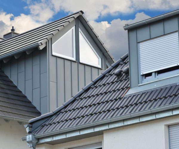 Tabla-faltuita-vs-tigla-metalica